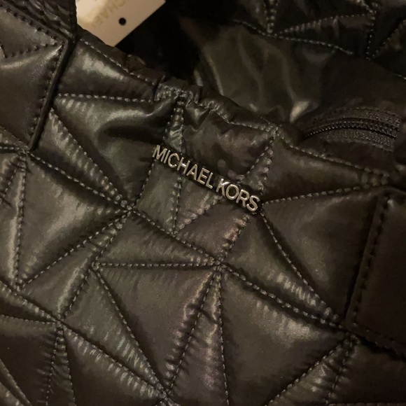🖤MICHAEL KORS 🖤 WINNIE BLACK QUILTED SMALL TOTE - Picture 5 of 12